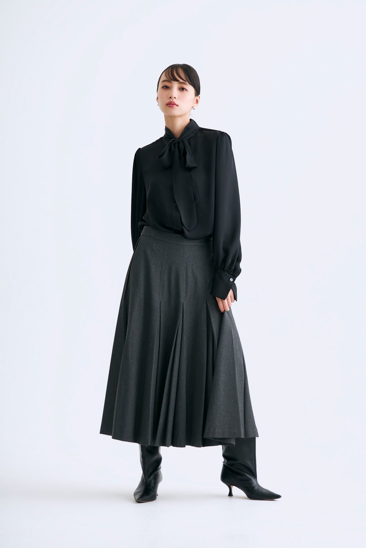 Gentle pleated skirt (Dark gray)