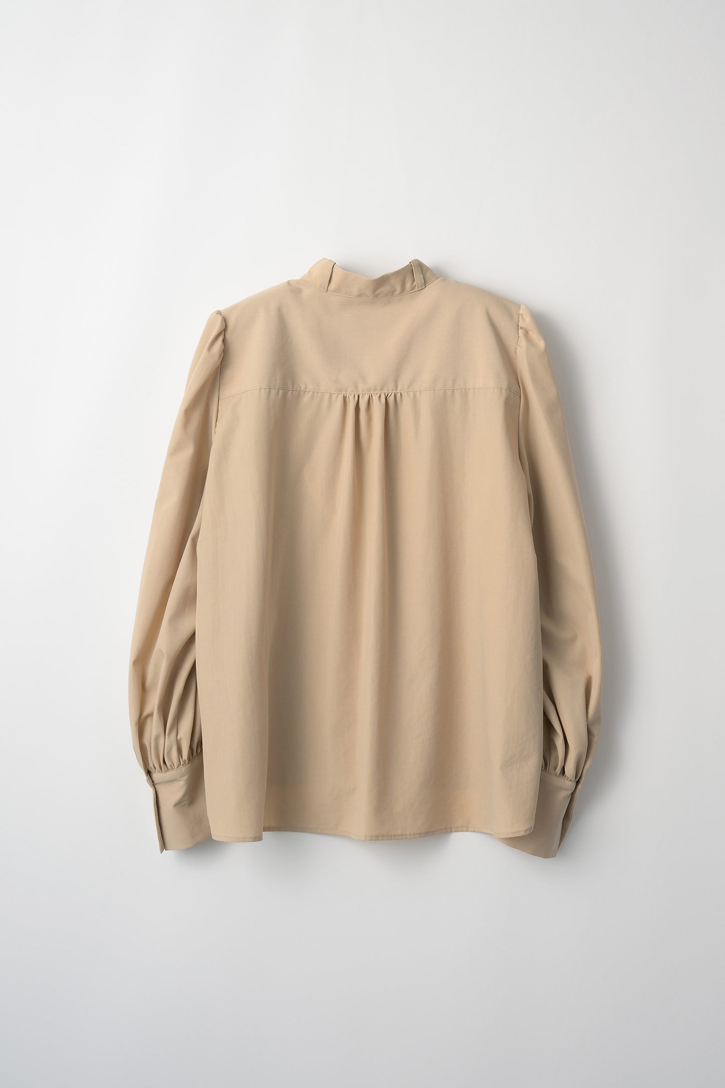 Audire bowtie volume blouse(VERY別注) (Beige)