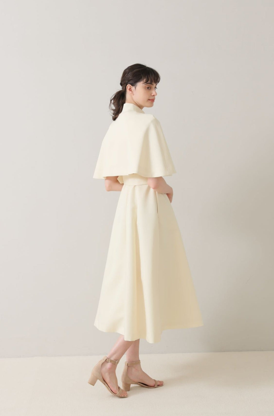 Palace cape dress (Butter)