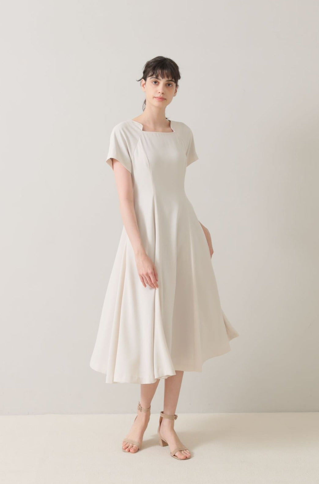 Mulch volume flare dress (Ecru beige)