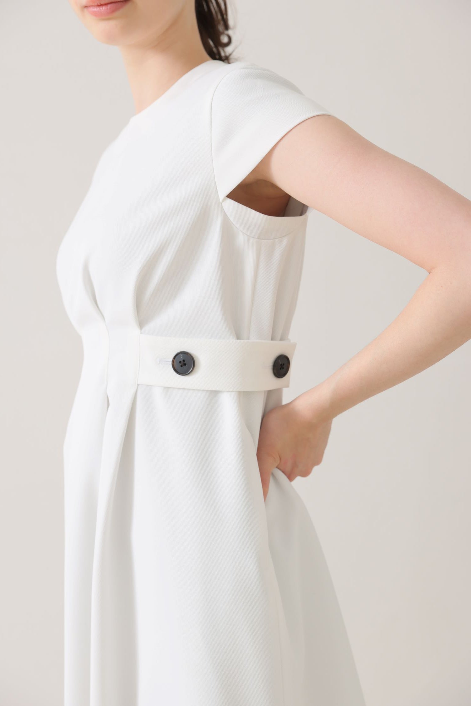 Waist tuck dress (White) – Audire