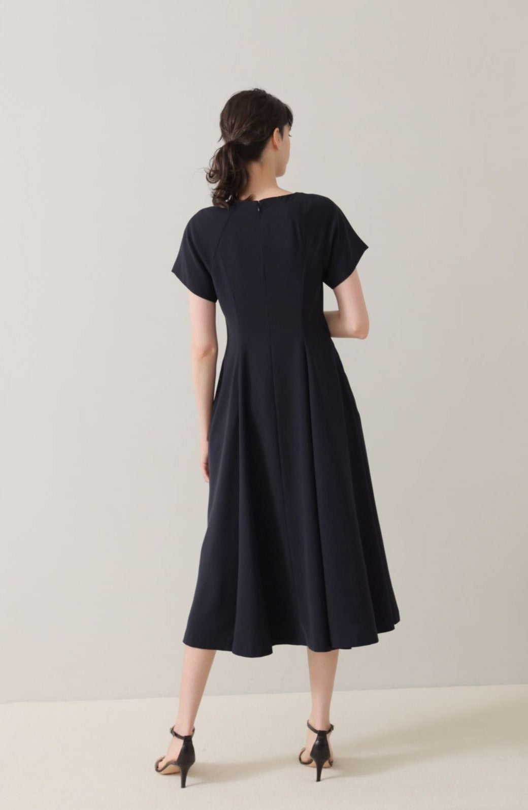 新品未使用タグ付きaudire Mulch volume flare dress - beaconparenting.ie