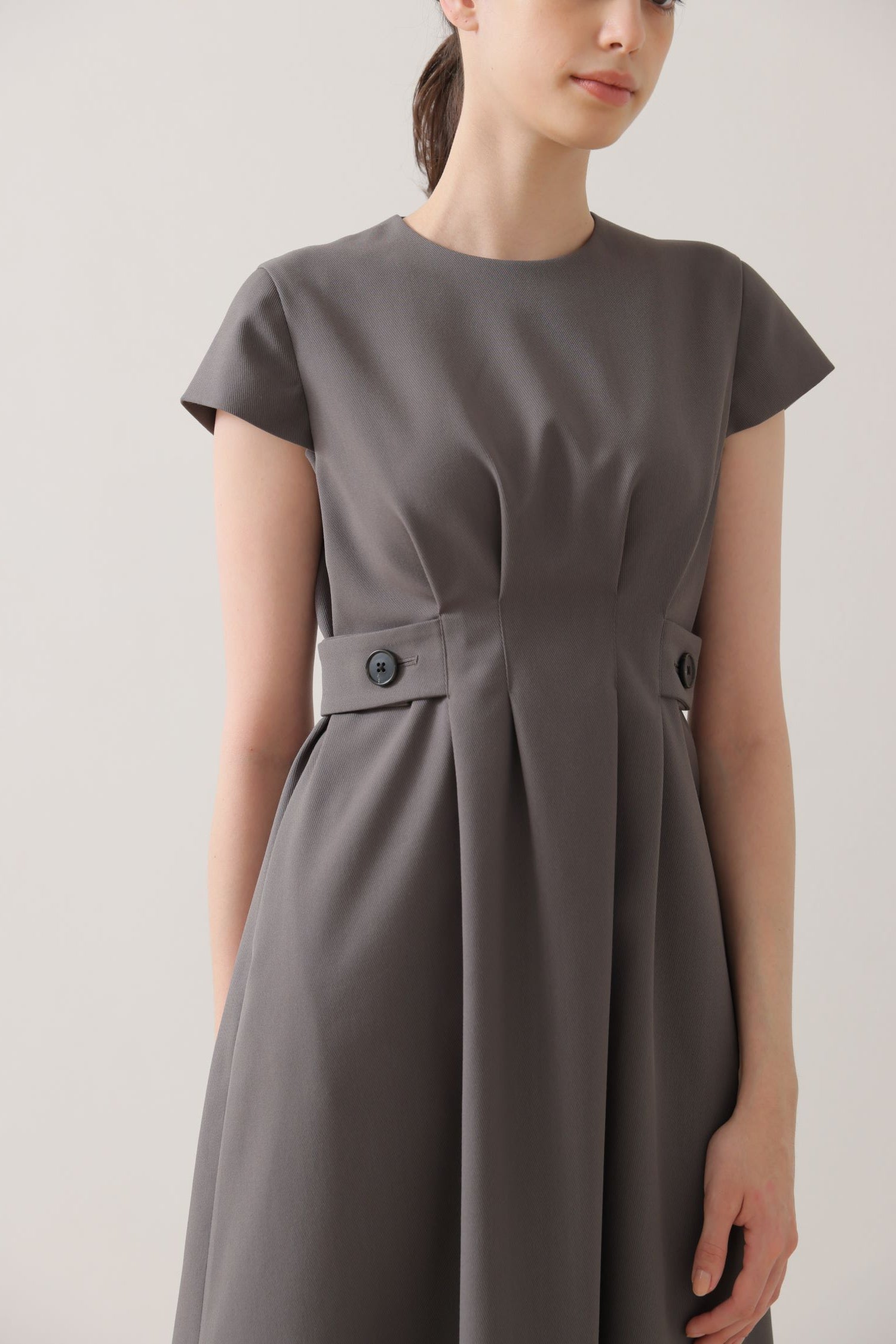 Waist tuck dress (Dark gray)