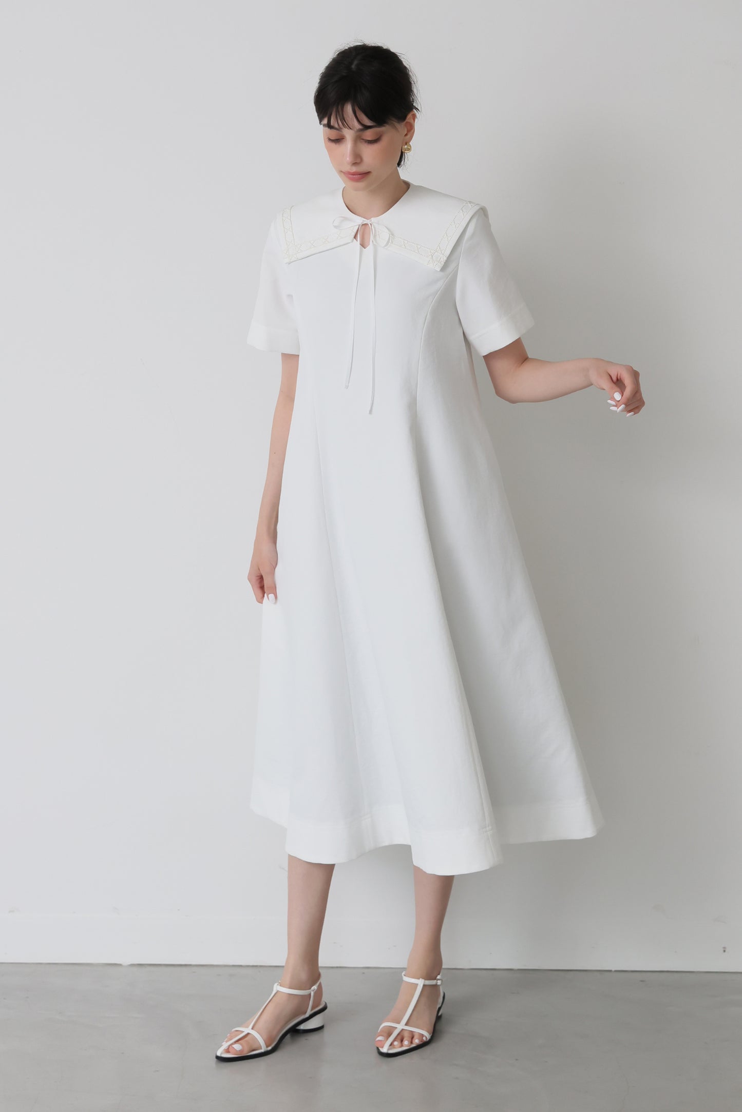 Comfort sailor-collar dress (White)