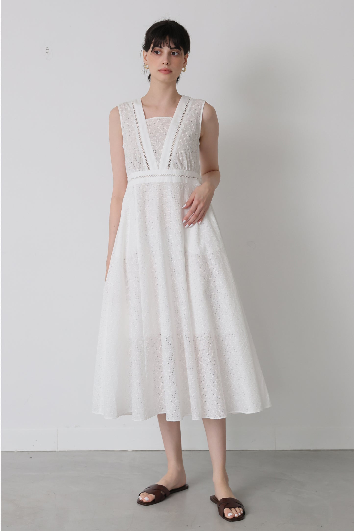 Flower broidery lace dress (White)