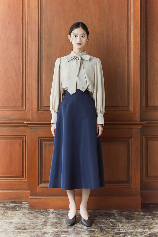 Audire bowtie volume blouse(VERY別注) (Beige)