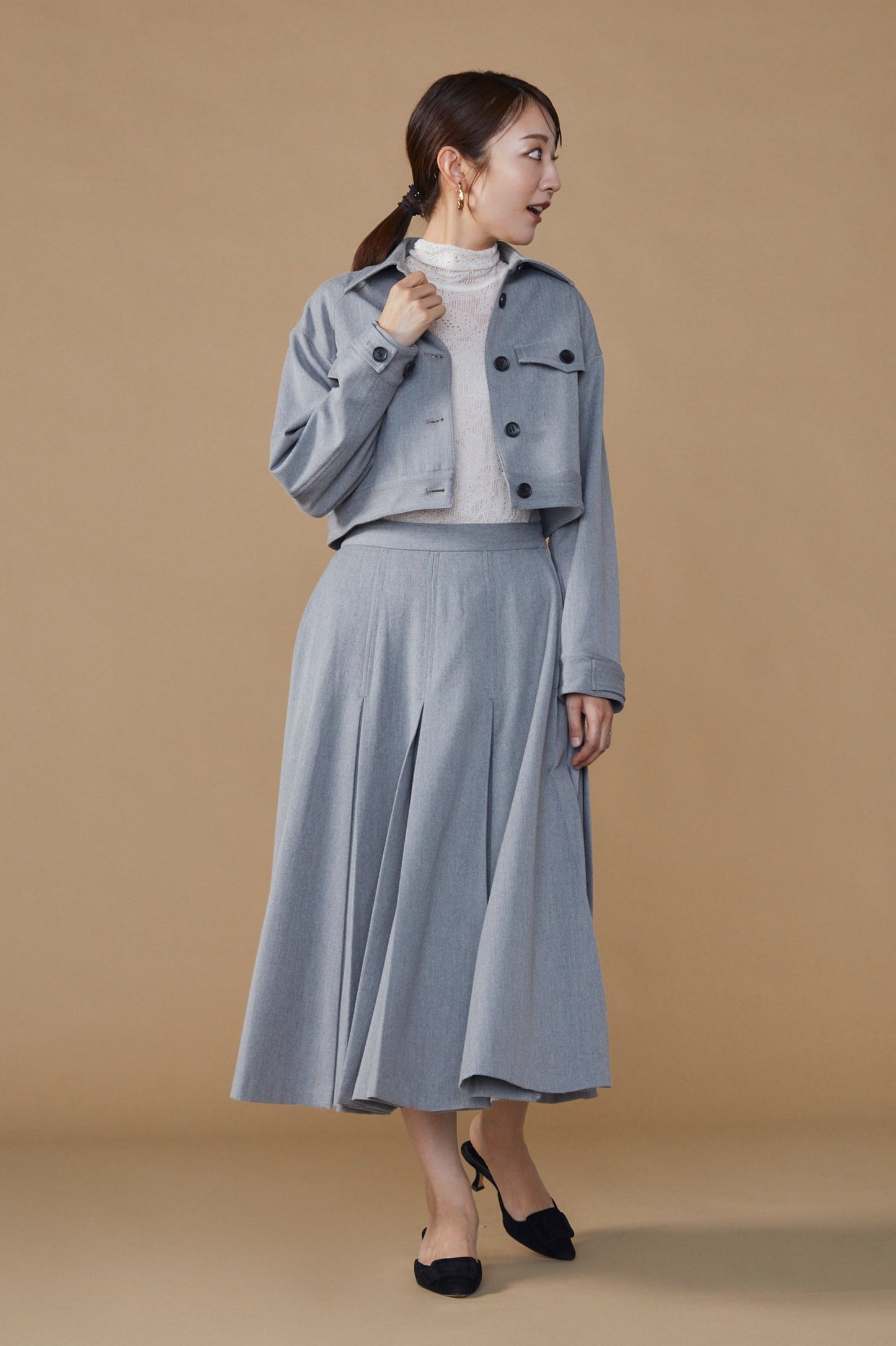 Gentle pleated skirt (Light gray)