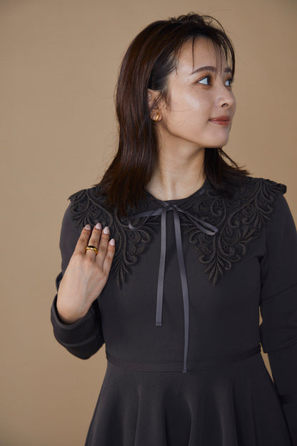 Christina lace collar (Charcoal brown)