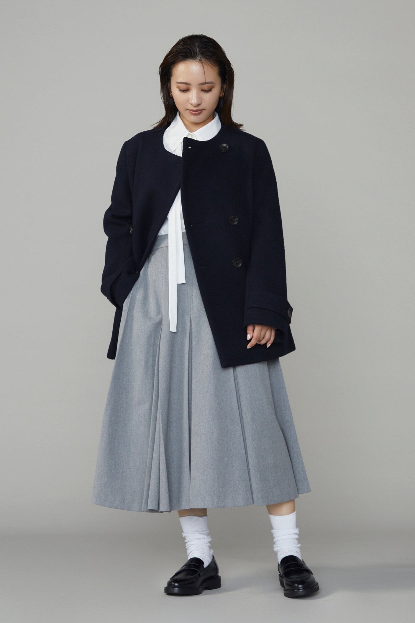 Gentle pleated skirt (Light gray)