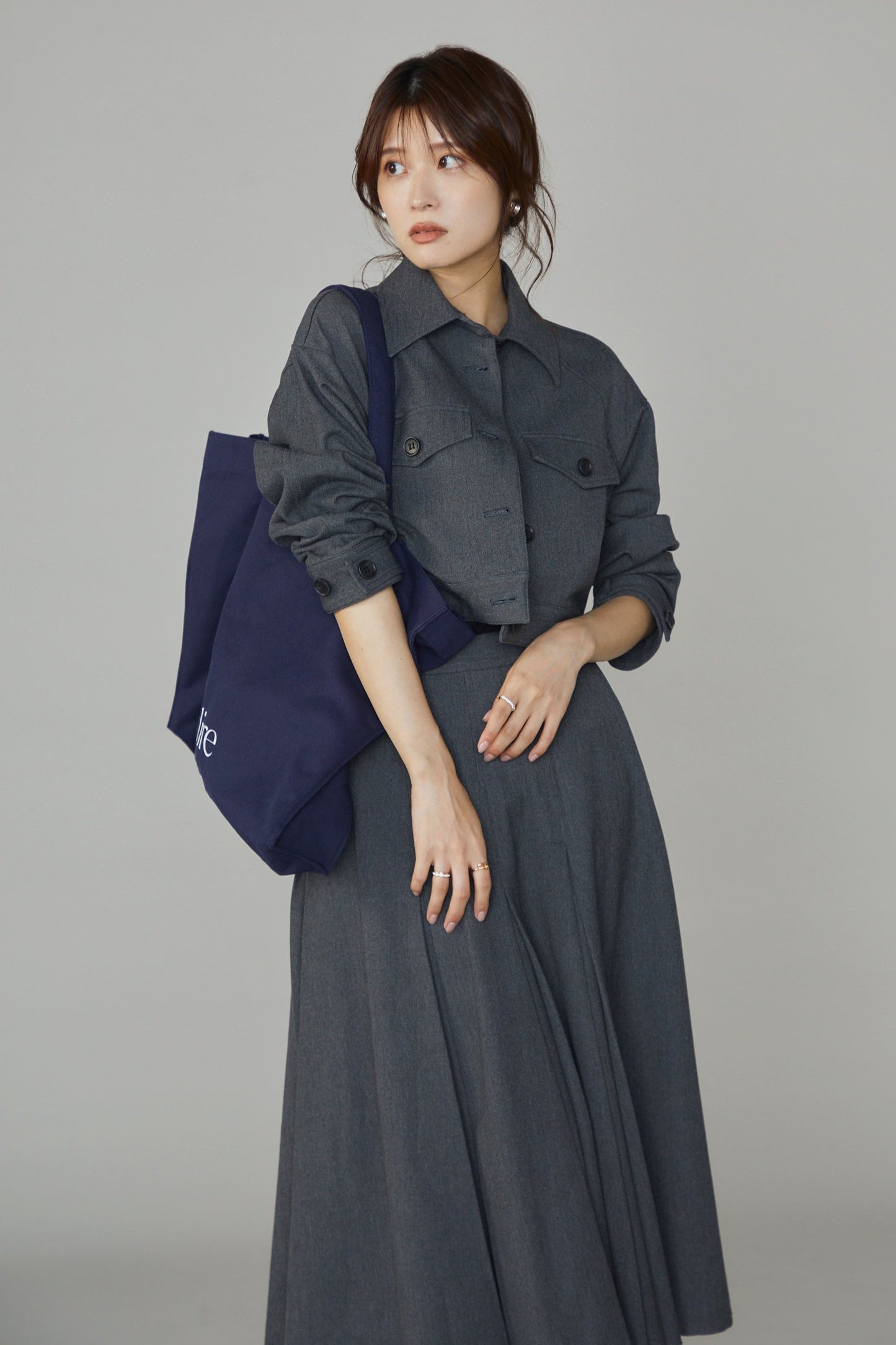 Gentle pleated skirt (Dark gray)