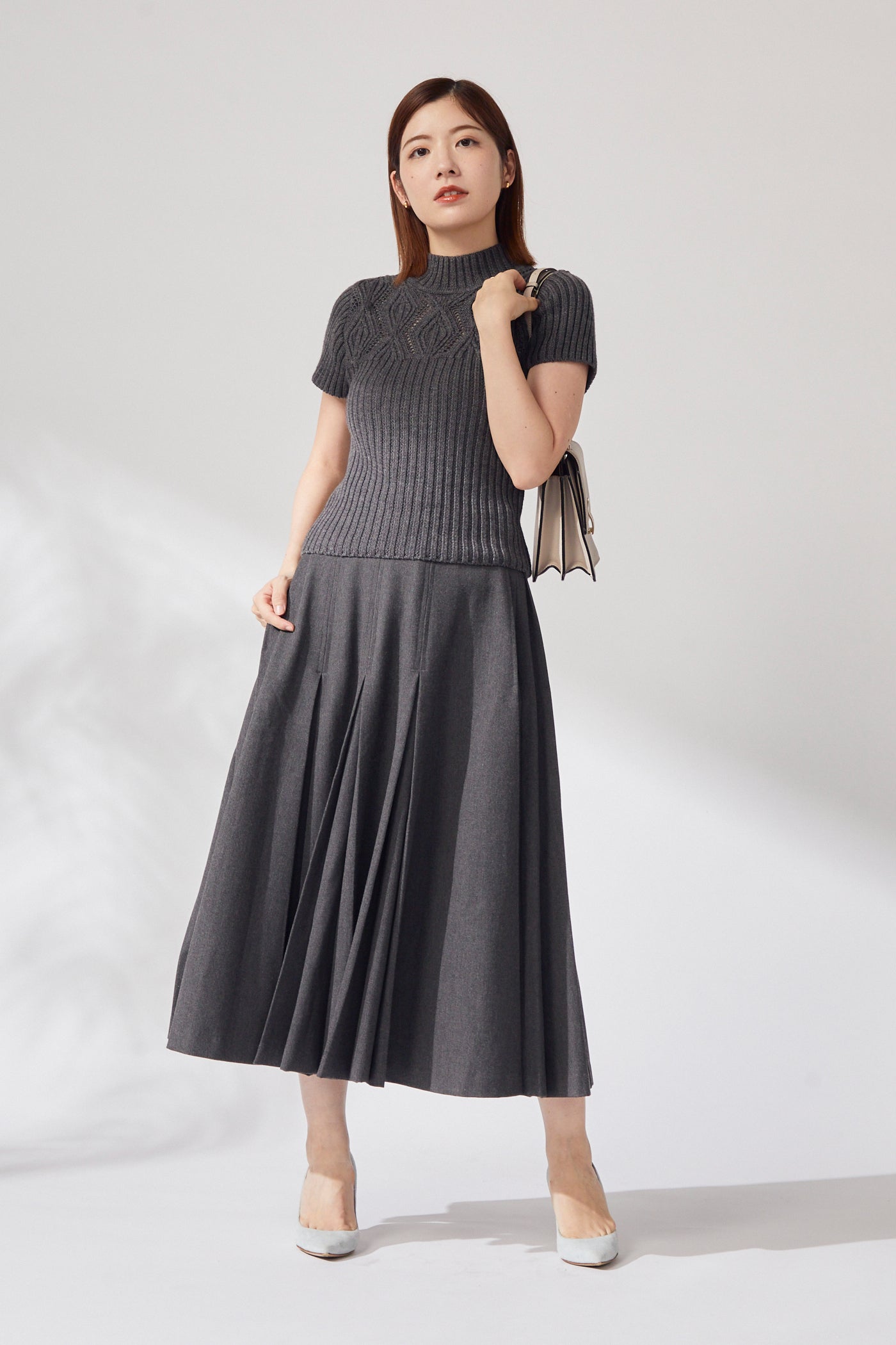 Gentle pleated skirt (Dark gray)