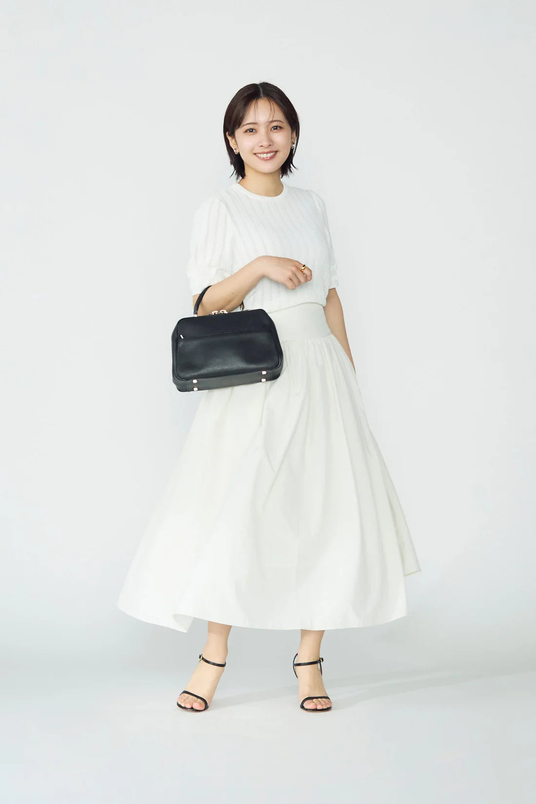 Jane half-sleeve knit tops (White)