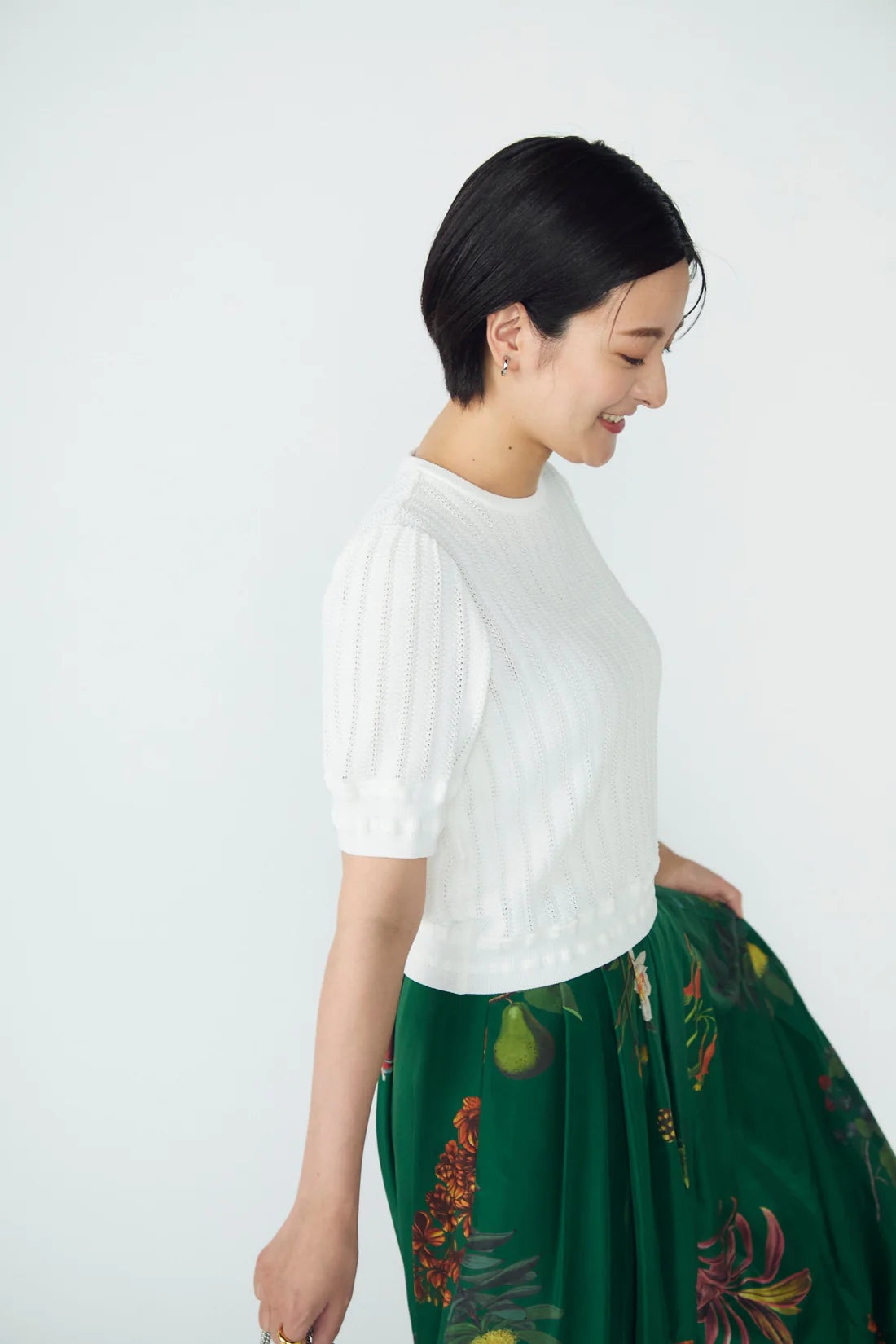 Jane half-sleeve knit tops (White)