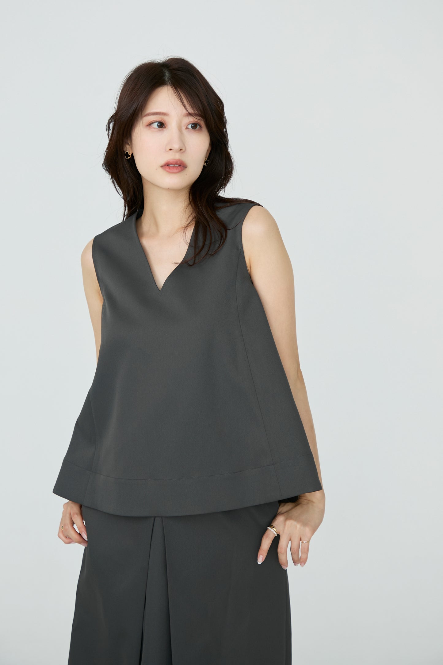 Frame layeard vest(Charcoal)