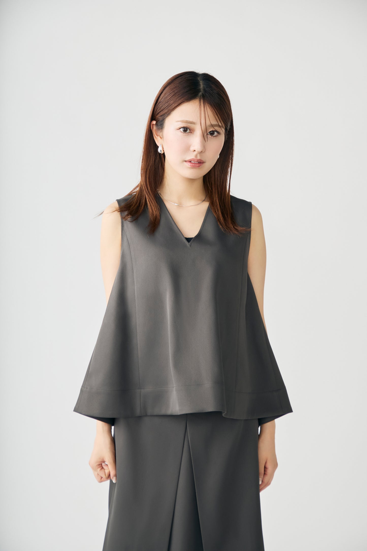Frame layeard vest(Charcoal)