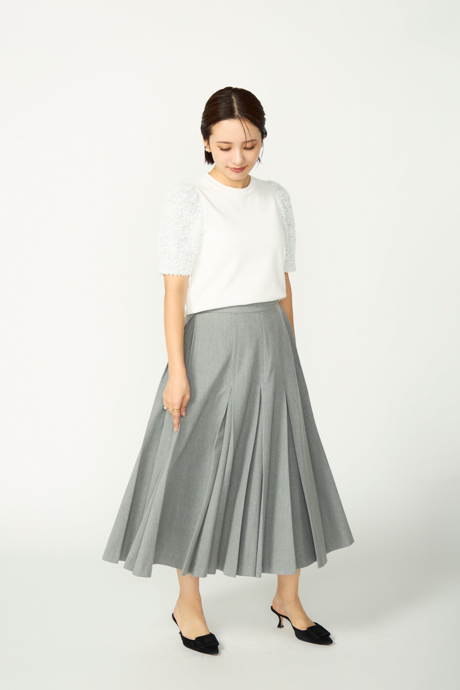 Gentle pleated skirt (Light gray) – Audire