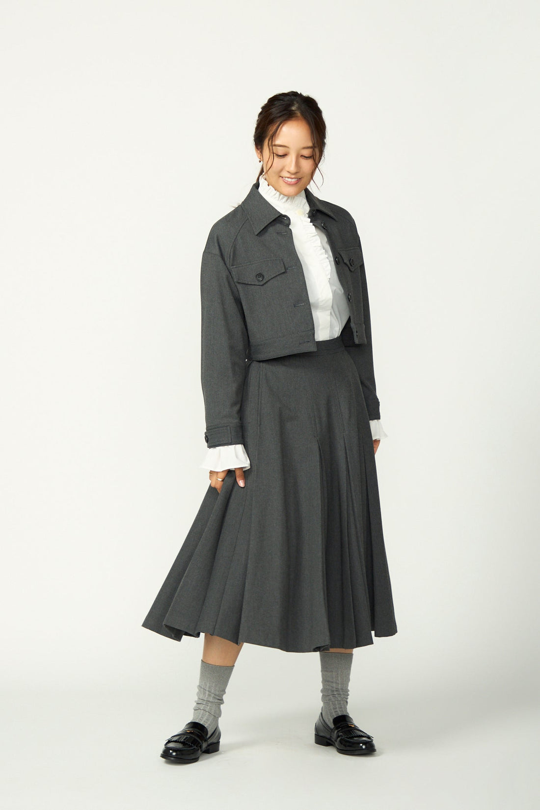 Gentle pleated skirt (Dark gray)