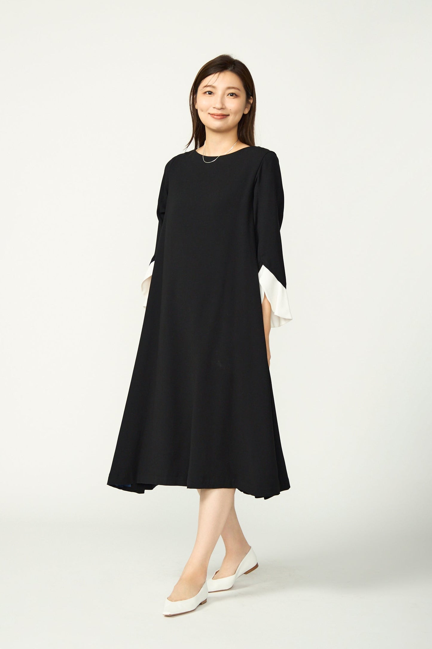 Trumpet cuffs dress (Black)