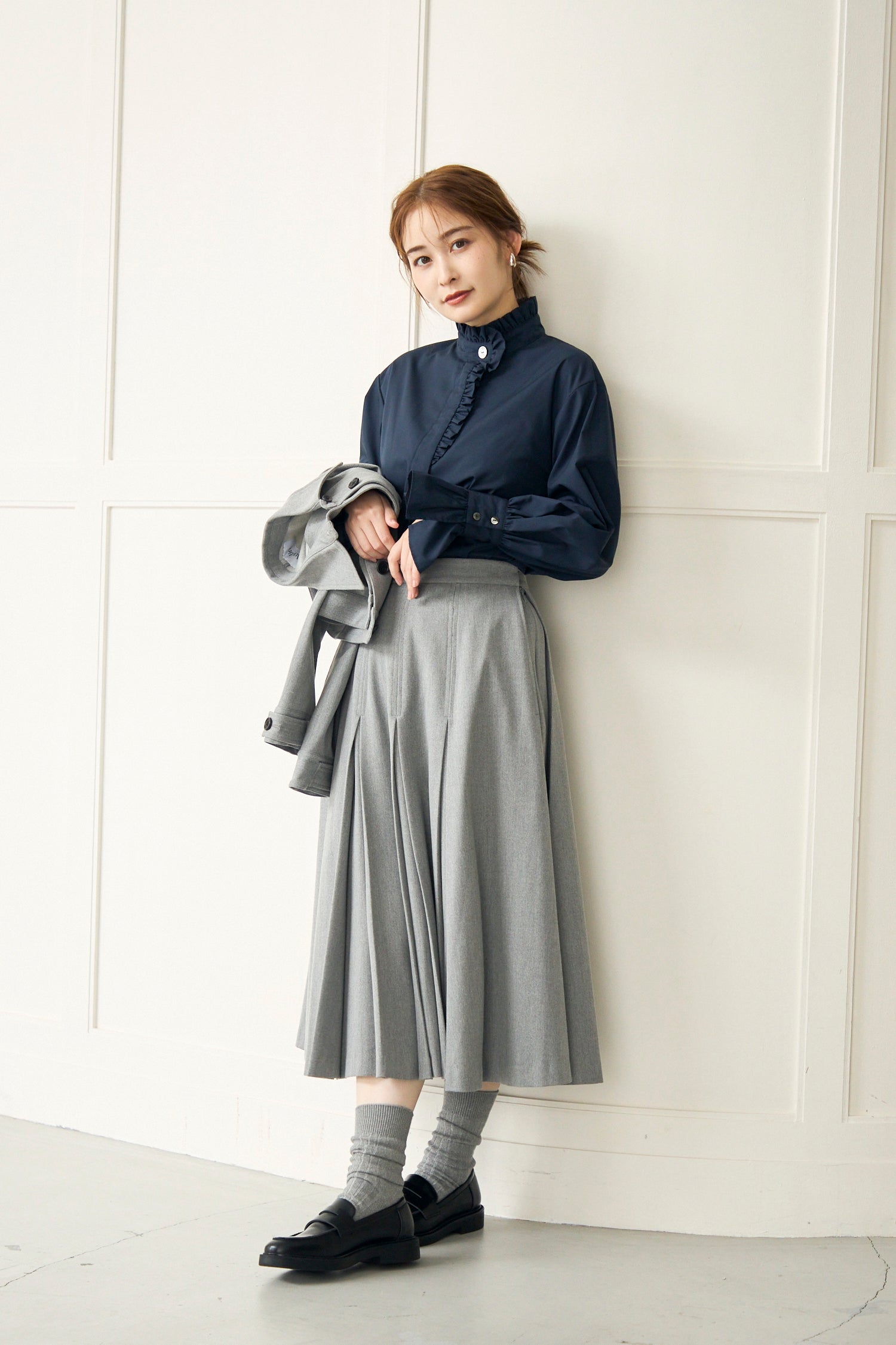 Gentle pleated skirt (Light gray) – Audire
