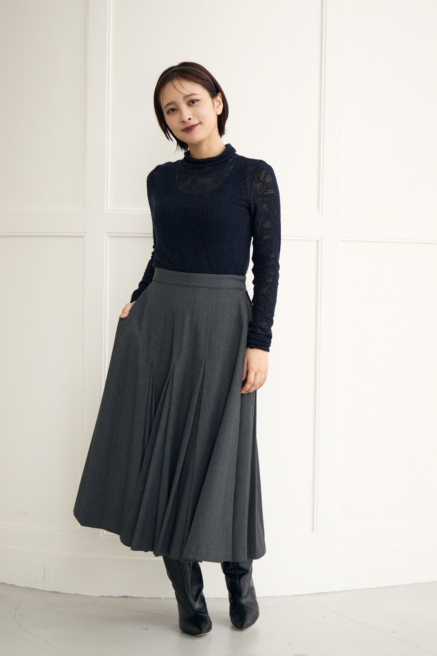 Gentle pleated skirt (Dark gray)