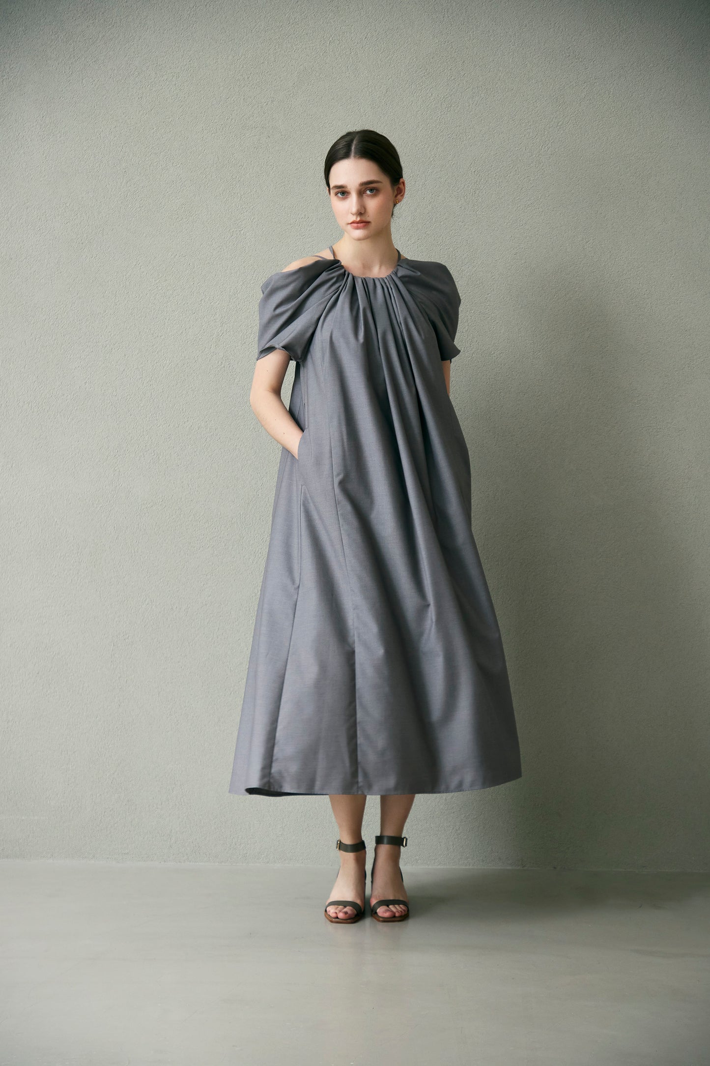 After hours halter-neck dress　(Estella.K×Audire)（Greige）
