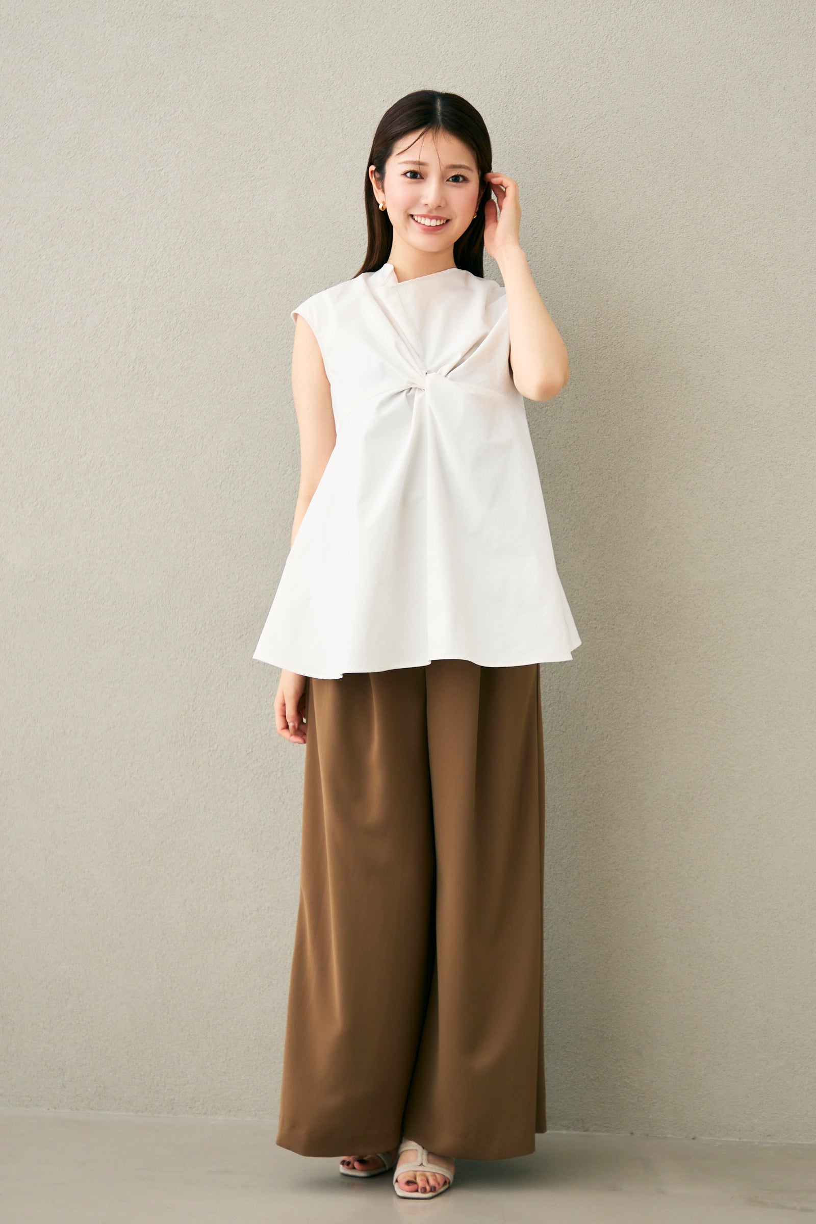 Front twist tops(Ivory) – Audire