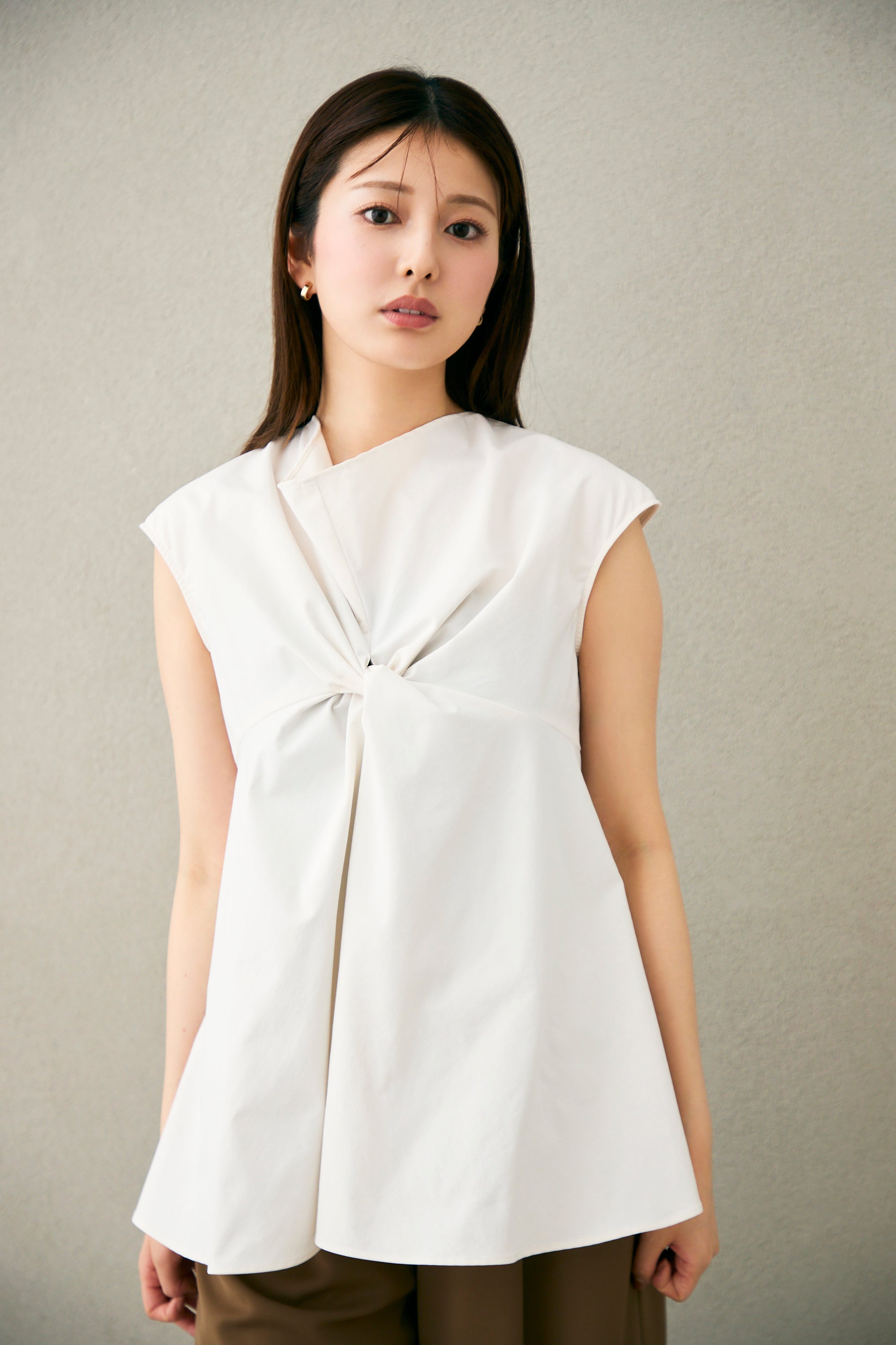 Front twist tops(Ivory) – Audire
