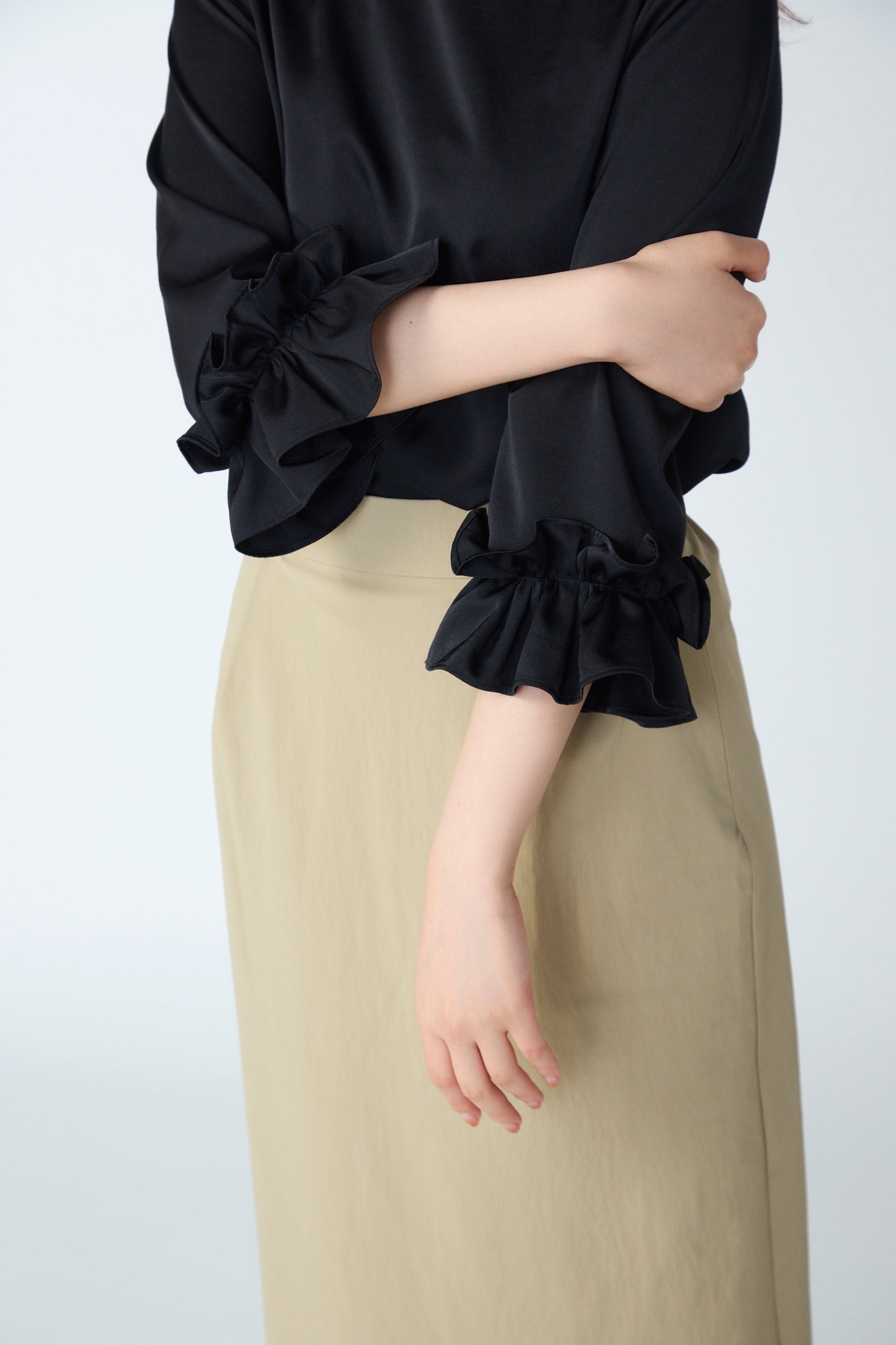 Peony cuffs tops(Black)