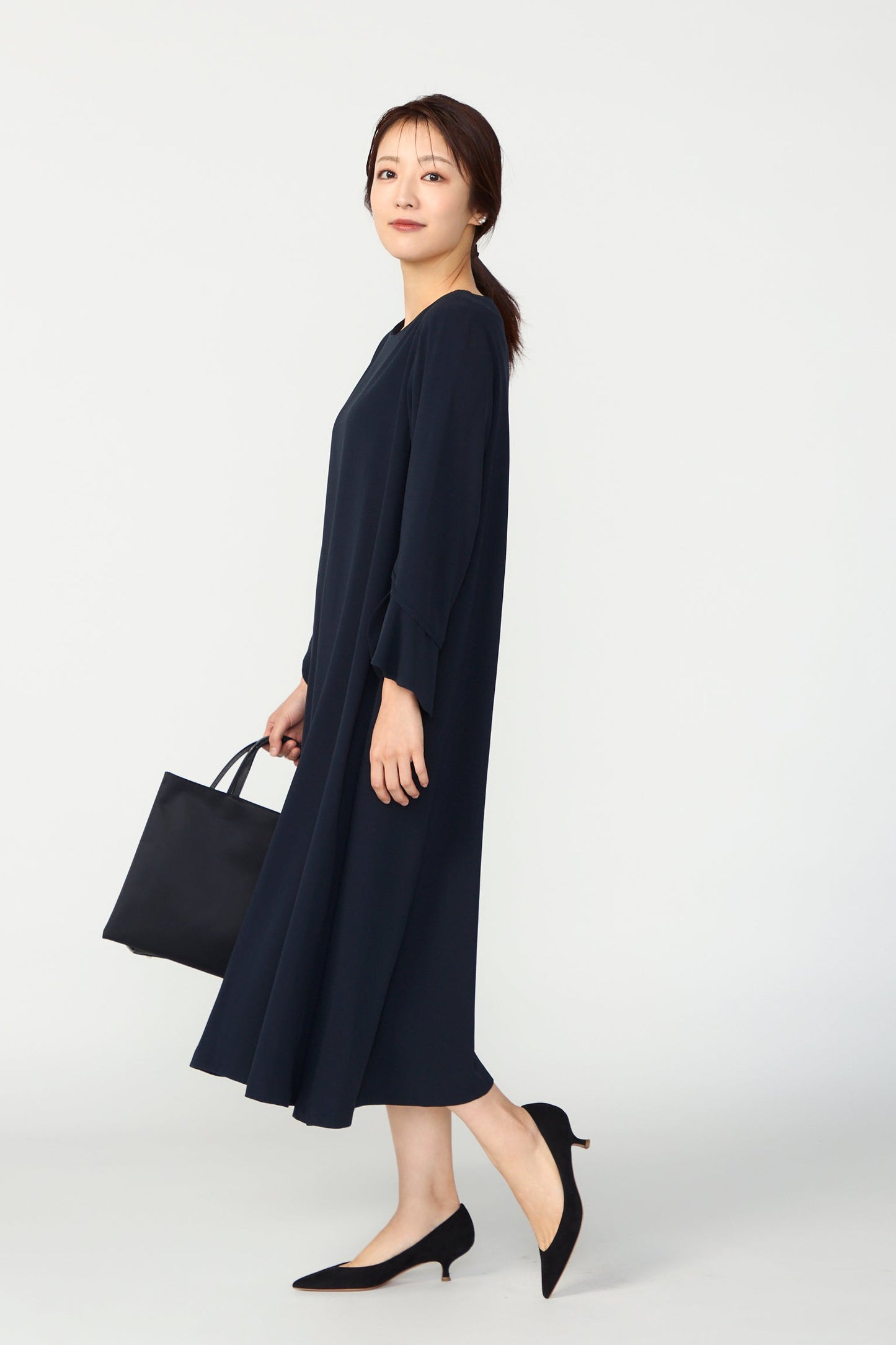 Trumpet cuffs dress (Dark navy)