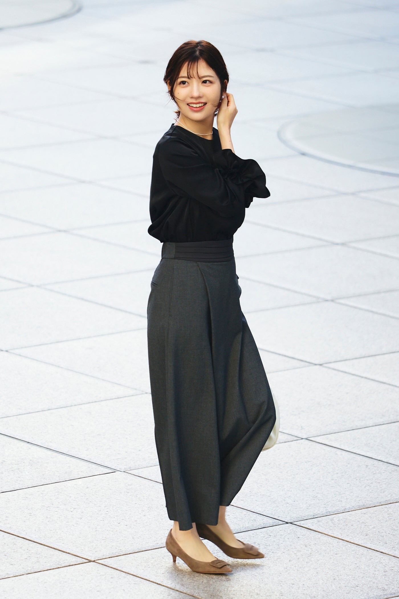 Peony cuffs tops(Black)