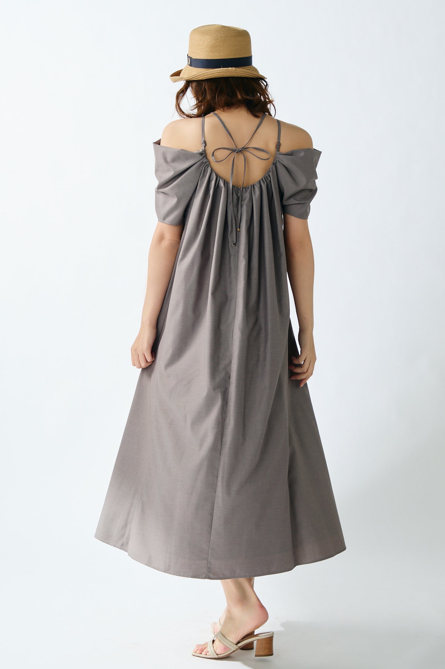 After hours halter-neck dress　(Estella.K×Audire)（Greige）