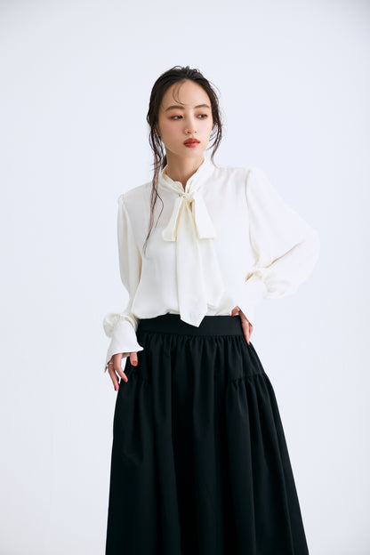 Audire bowtie volume Satin blouse（White）