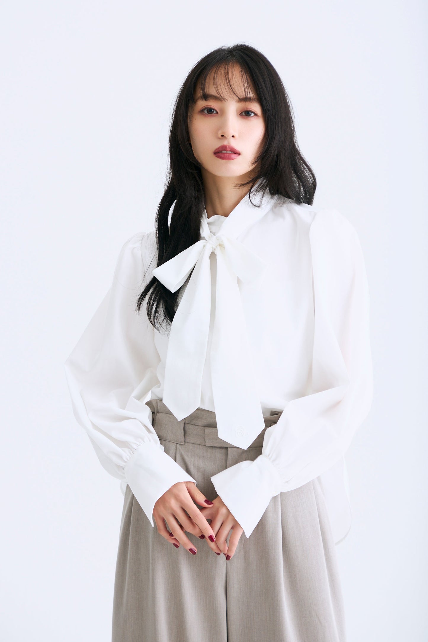 Audire bowtie volume blouse（White）