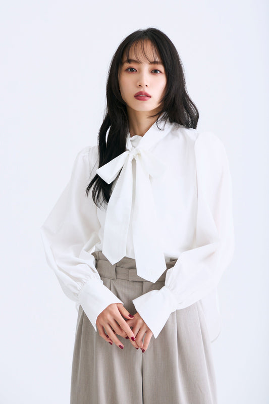 Audire bowtie volume blouse（White）