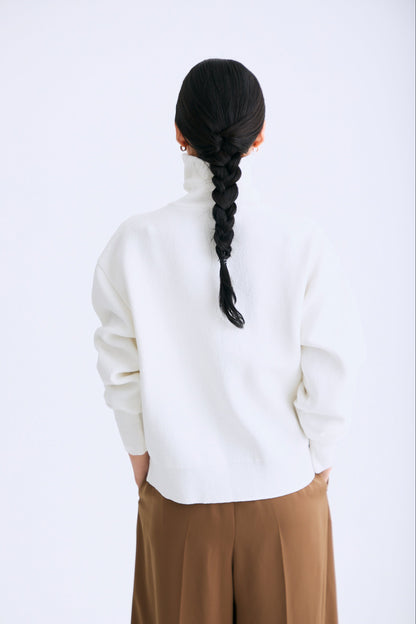 Soft touch zip up（White）