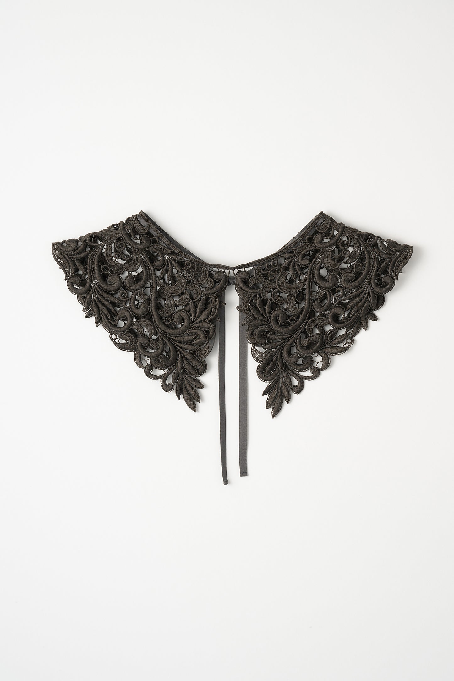 Christina lace collar (Charcoal brown)