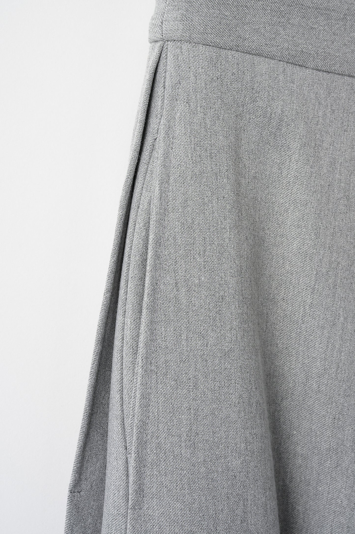 Gentle pleated skirt (Light gray)