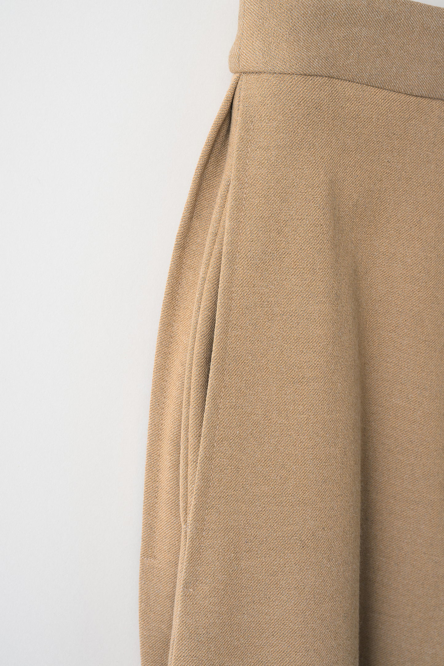 Gentle pleated skirt (Camel)