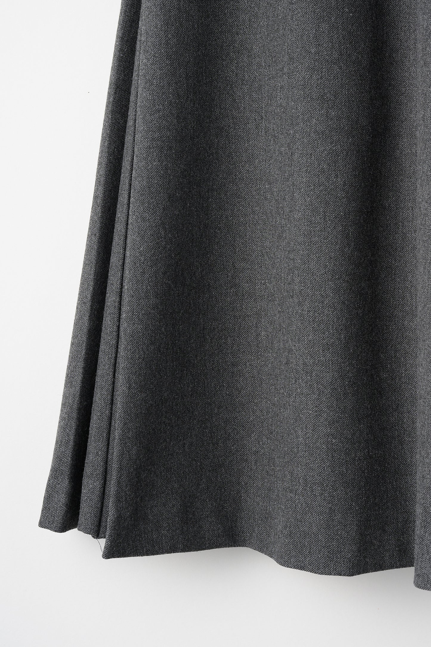 Gentle pleated skirt (Dark gray)