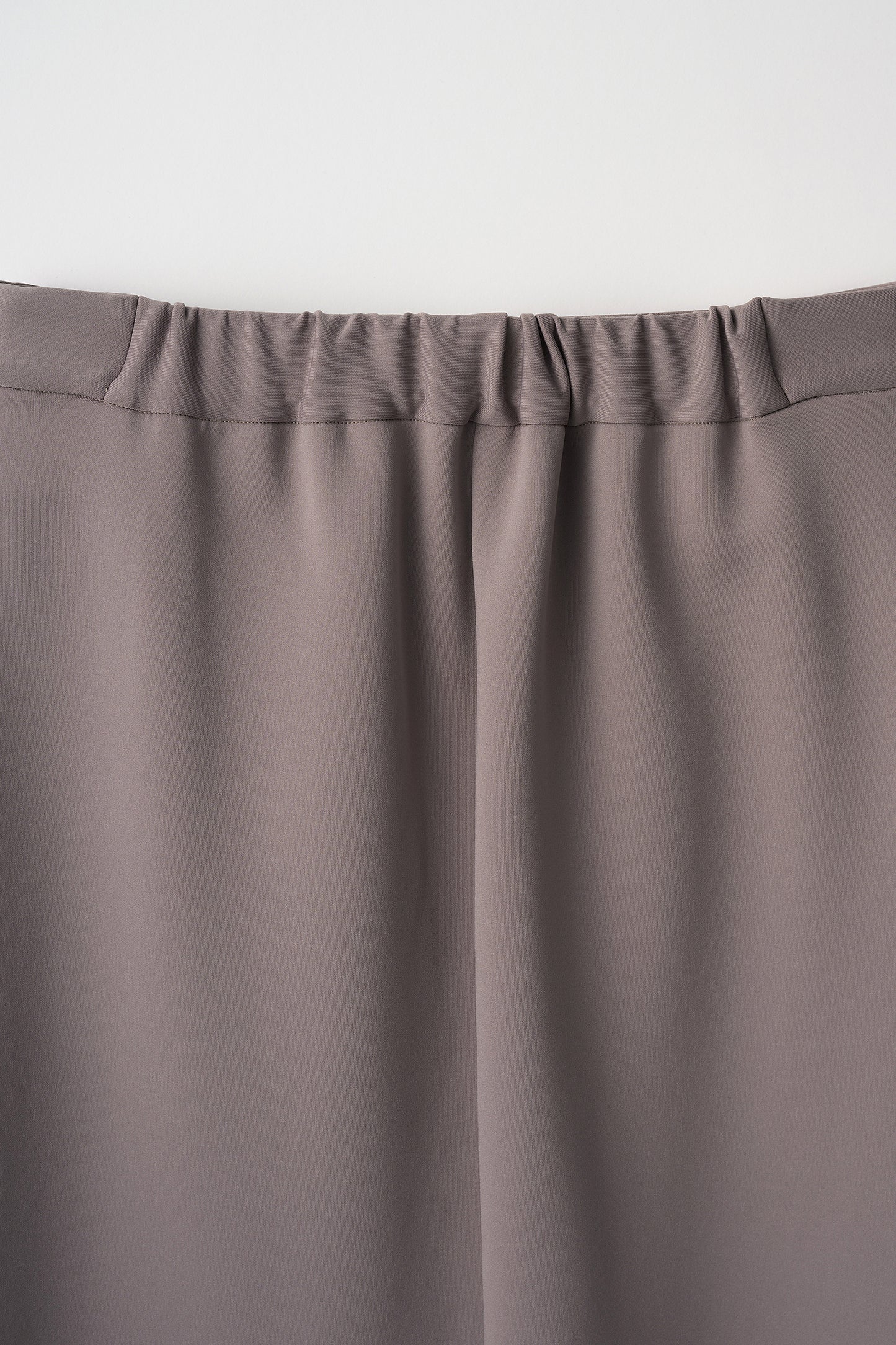 Roomy formal skirt (Moca)