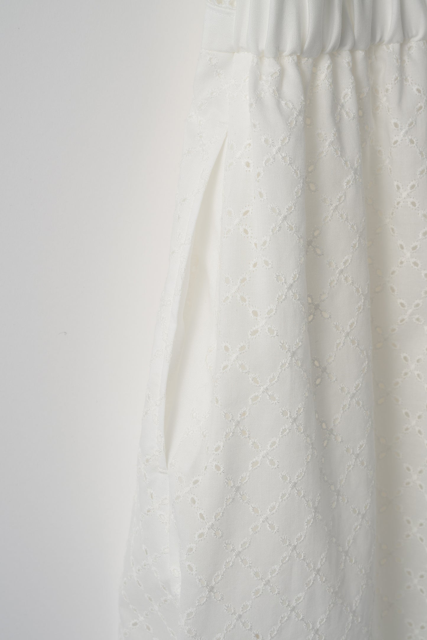 Flower broidery lace dress (White)