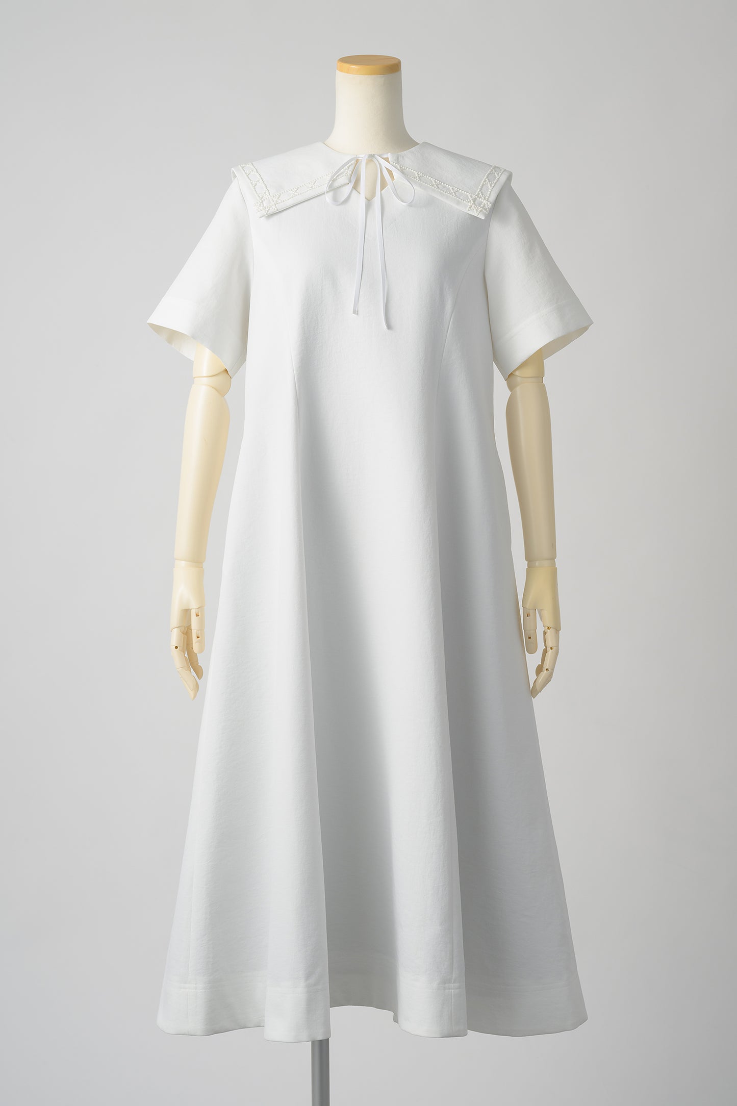 Comfort sailor-collar dress (White)