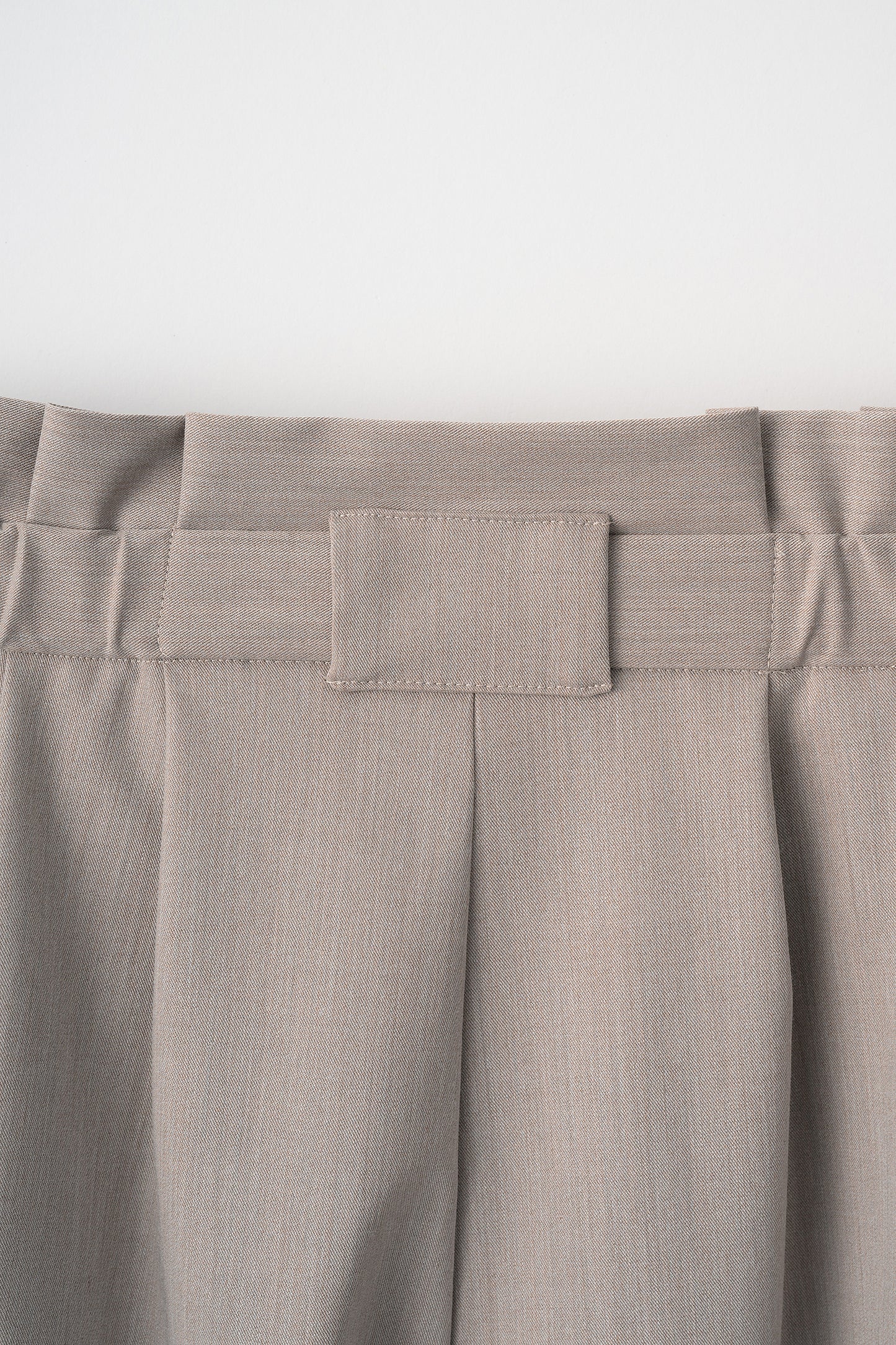 Smart tuck pants(Beige)
