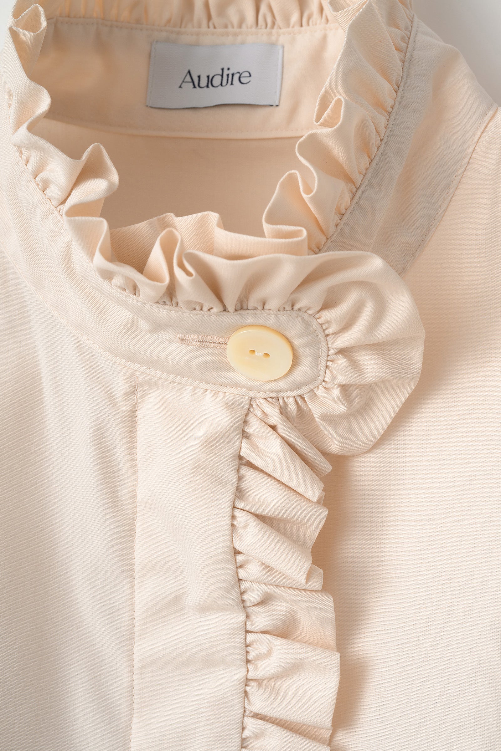 【新品未使用】フリルブラウス French chic blouse(Cream) French chic blouse(Cream) – Audire