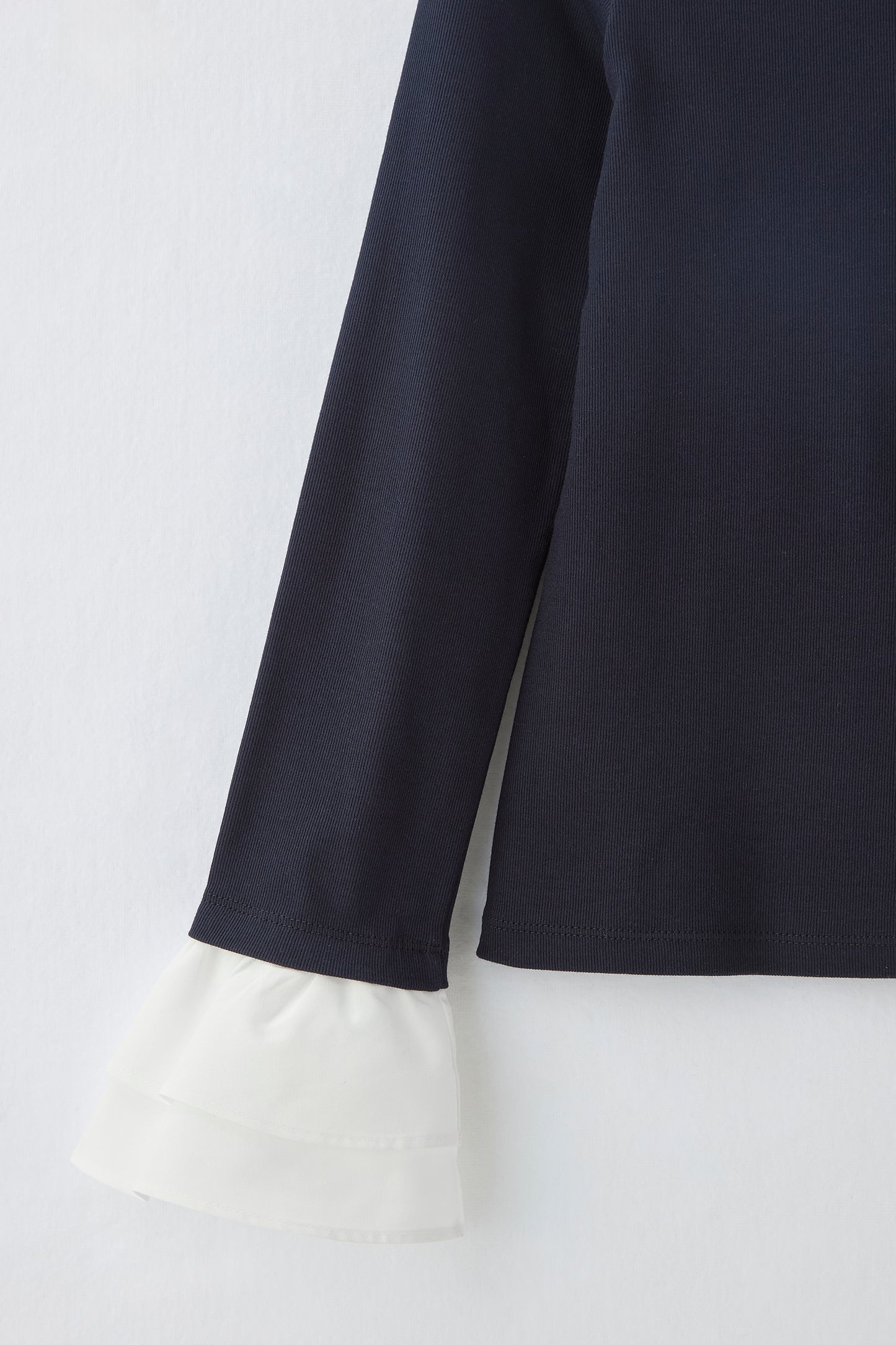 Cream frill tops（Navy）