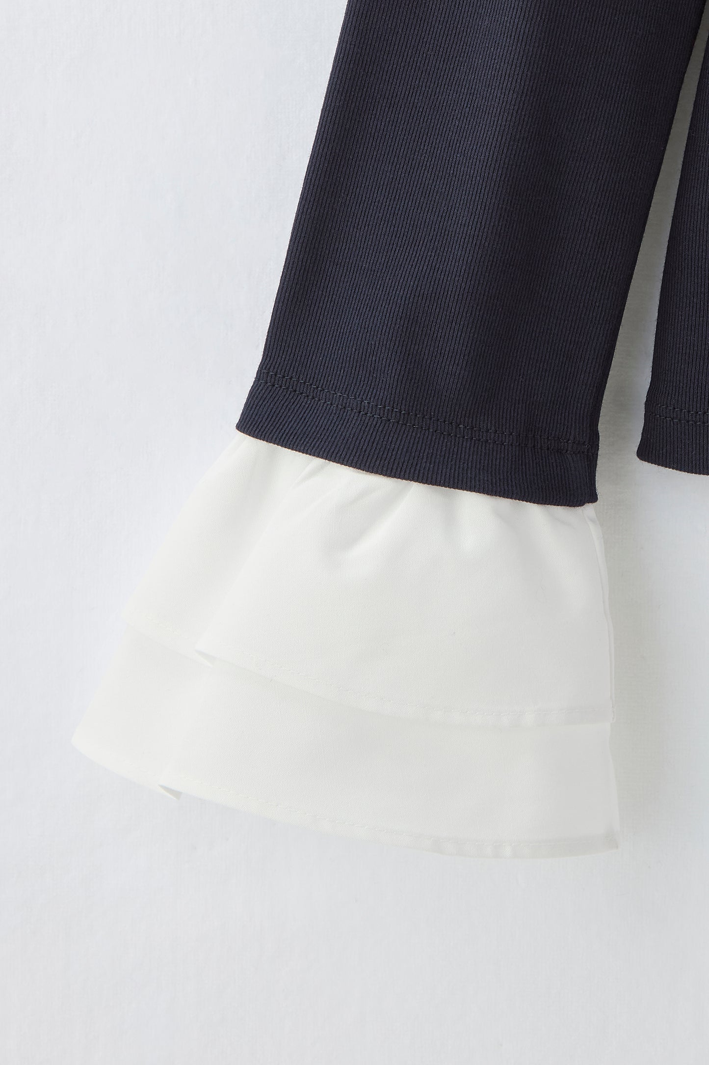 Cream frill tops（Navy）