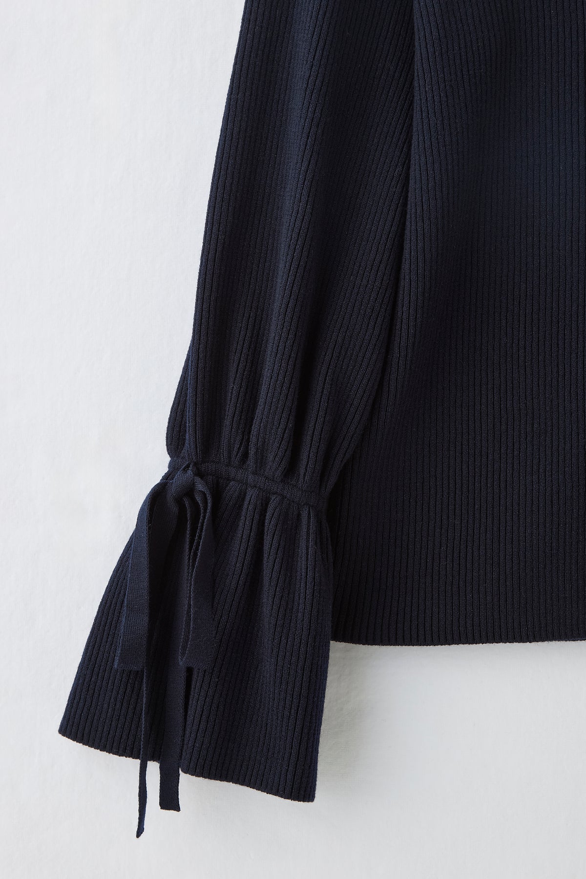 Bell sleeve knit（Navy）