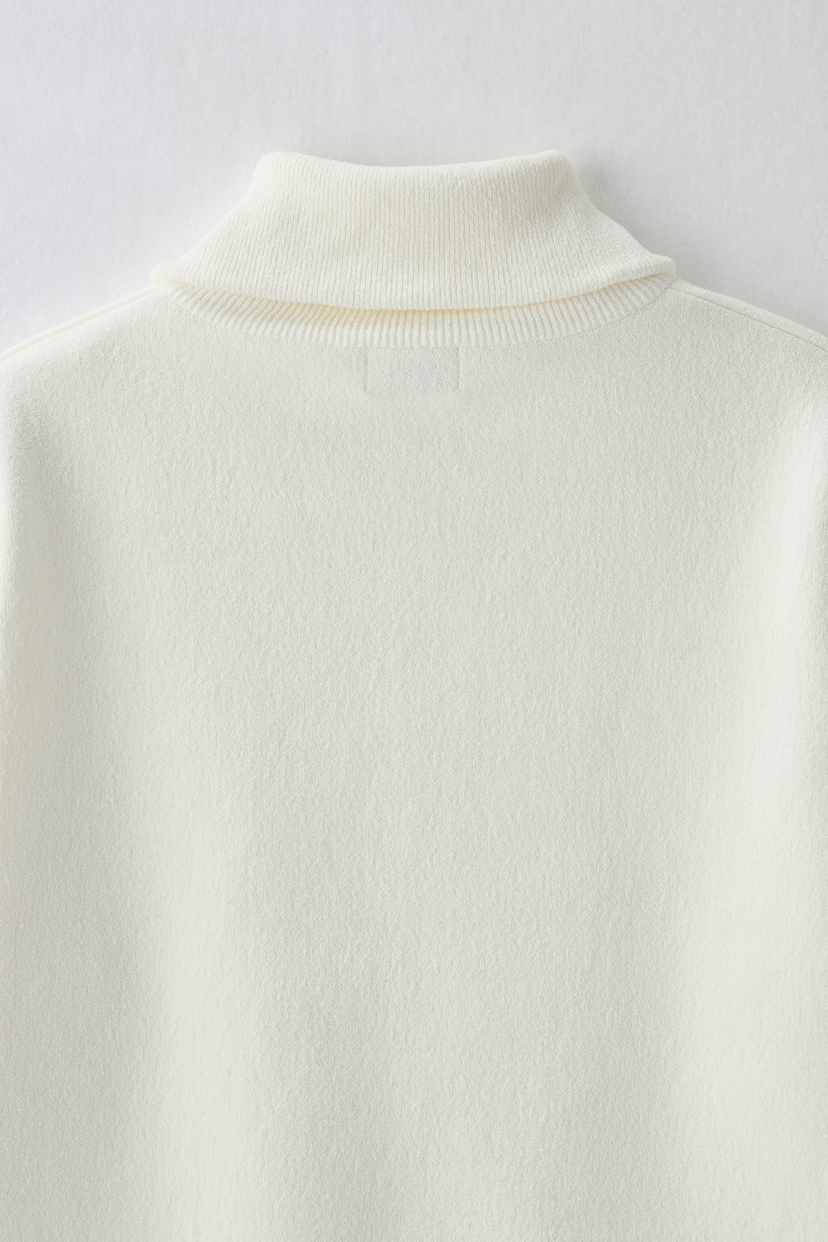 Soft touch zip up（White）