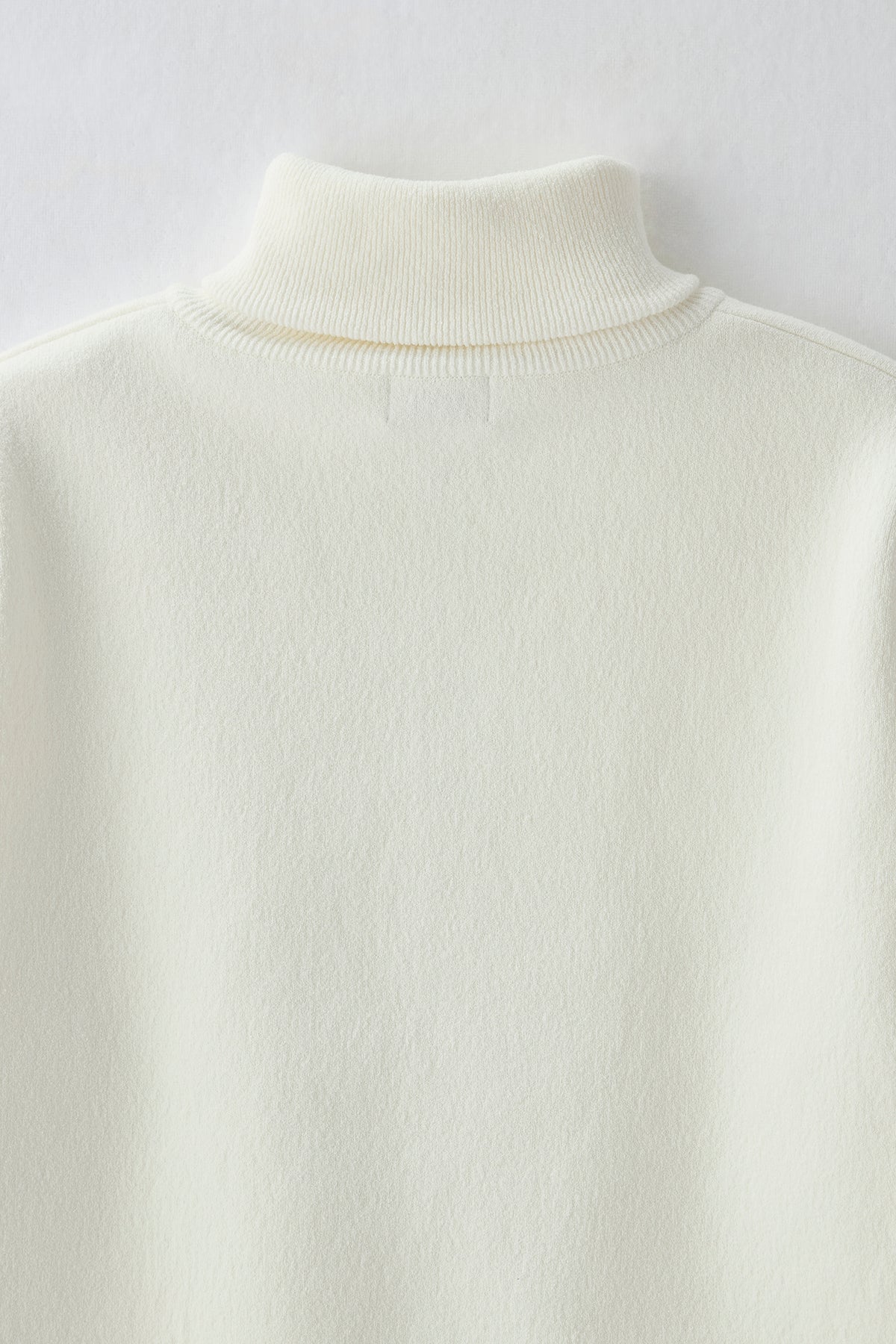 Soft touch zip up（White）