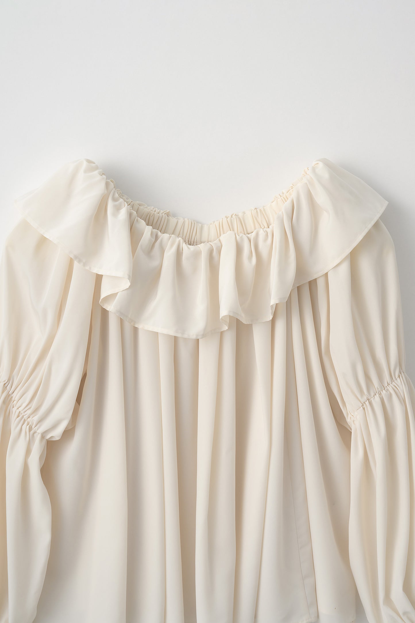 Cascade gather tops（Cream）